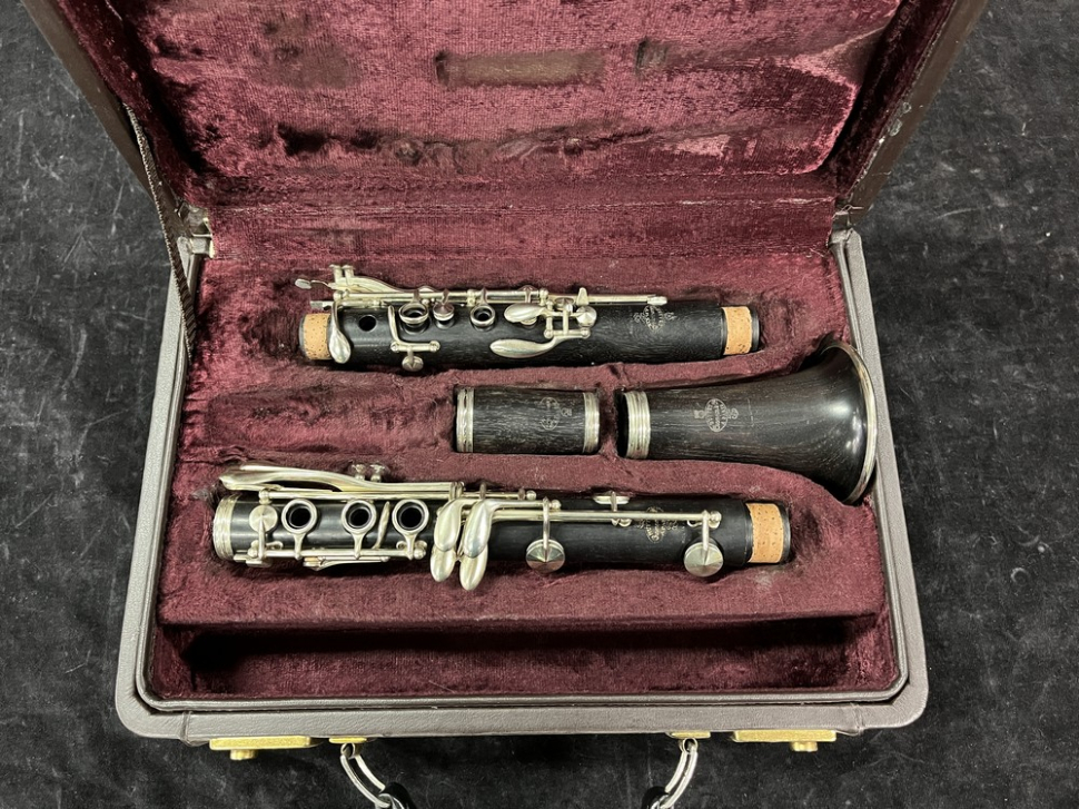 Photo Excellent Condition Buffet Paris Pre-R13 Bb Clarinet at a Great Price! - Serial # 44399